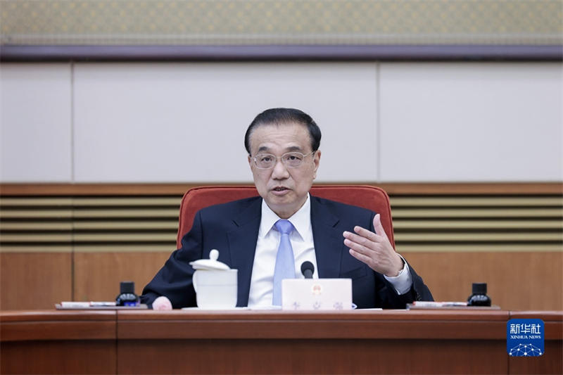 李克强主持召开国务院全体会议 讨论《政府