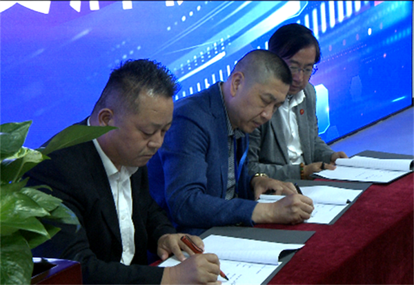 646adc9928353.png 3人签字现场1111111111111111.png