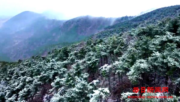万荣孤峰山初雪