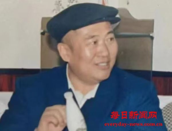 那年老市长和他的百名联络员