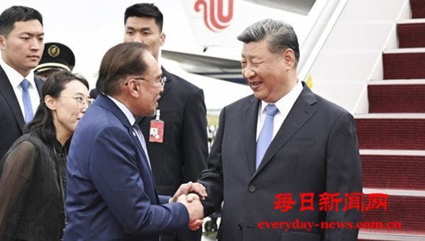 习近平抵达吉隆坡对马来西亚进行国事访问