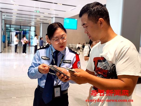 七旬老人换证遇暖心服务 宜昌车管所“多对