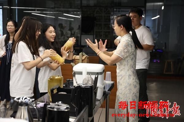 既要“能红”，还要“长红” “千年茶乡”