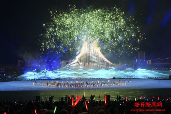 成都世运会｜缤纷万千 共通交融——主创团