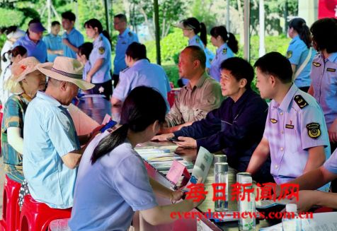 湖北省公安县市场监管局携手社会工作部开展
