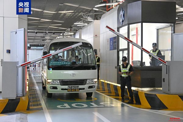 范围覆盖澳门27所学校 琴澳跨境学生专车