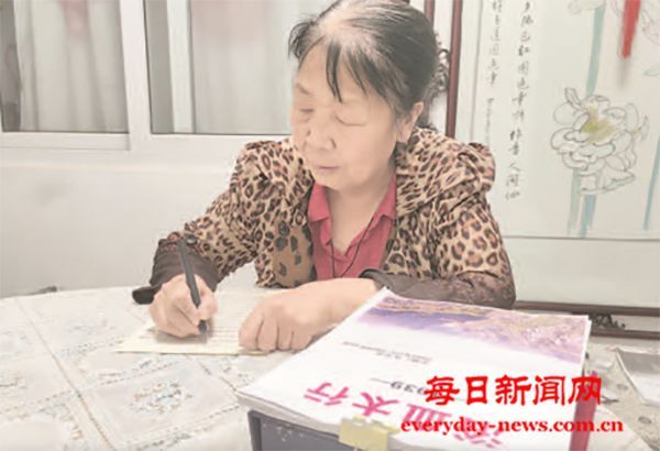 可歌可泣：许玉莲用20年书写50万字 讲