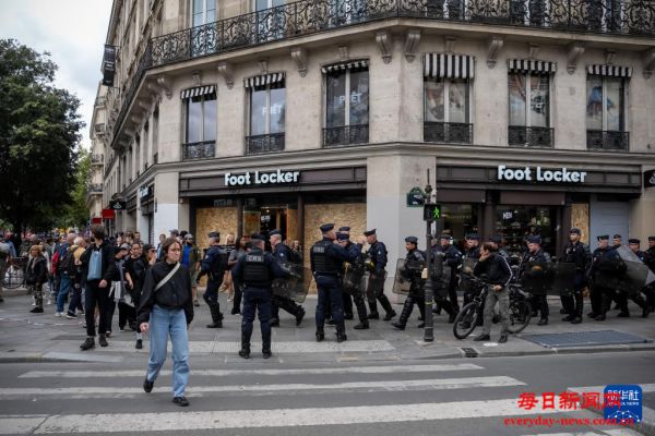 法国多地发生大规模示威 抗议削减财政支出