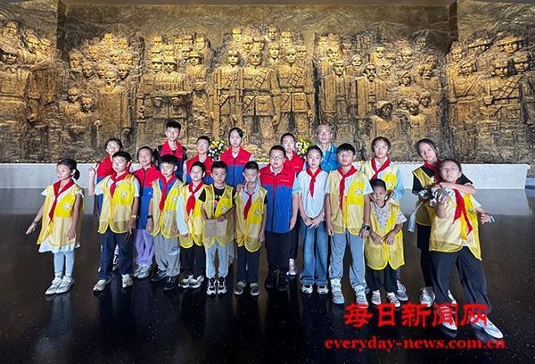 卢沟晨韵忆烽烟  青春志承英雄魂