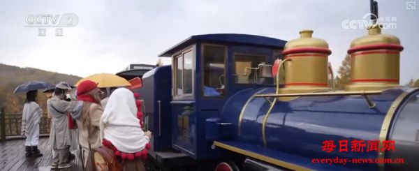 “追秋”“热游”“赶村”成开启山水画卷与