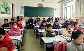 烟台市芝罘区：教科研中心走进万华小学开展