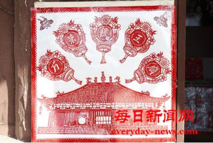 万荣：古庙檐下剪新图