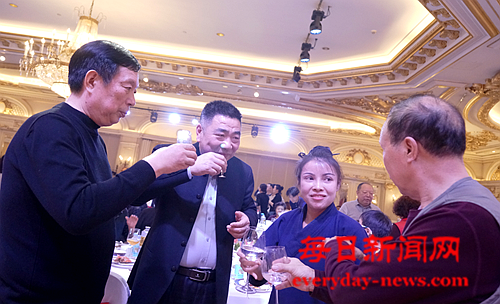 赞助单位敬酒。我。.png 赞助单位敬酒。我。.png