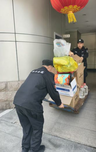 实干担当勇作为 助力仓库搬迁暖人心