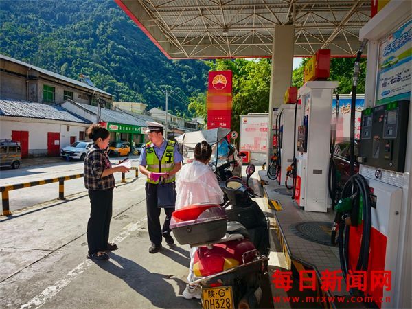 陕西宁陕交警多点发力 全力打好夏季交通安